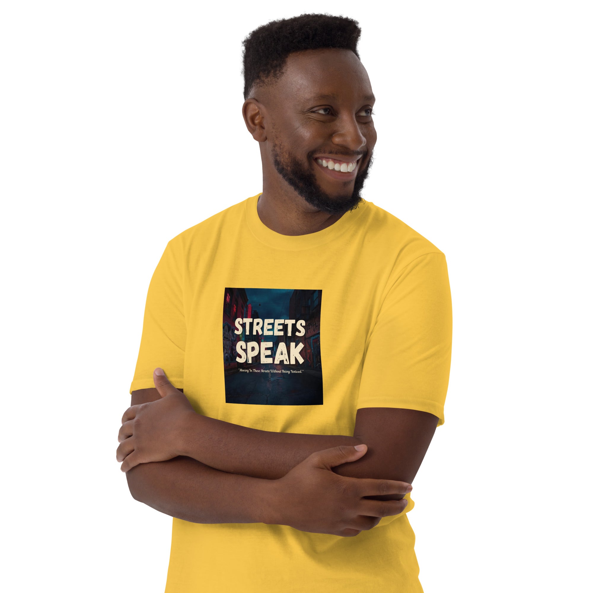 Streets Speaks T-shirt unisex amarilla con estampado frontal “STREETS SPEAK”
