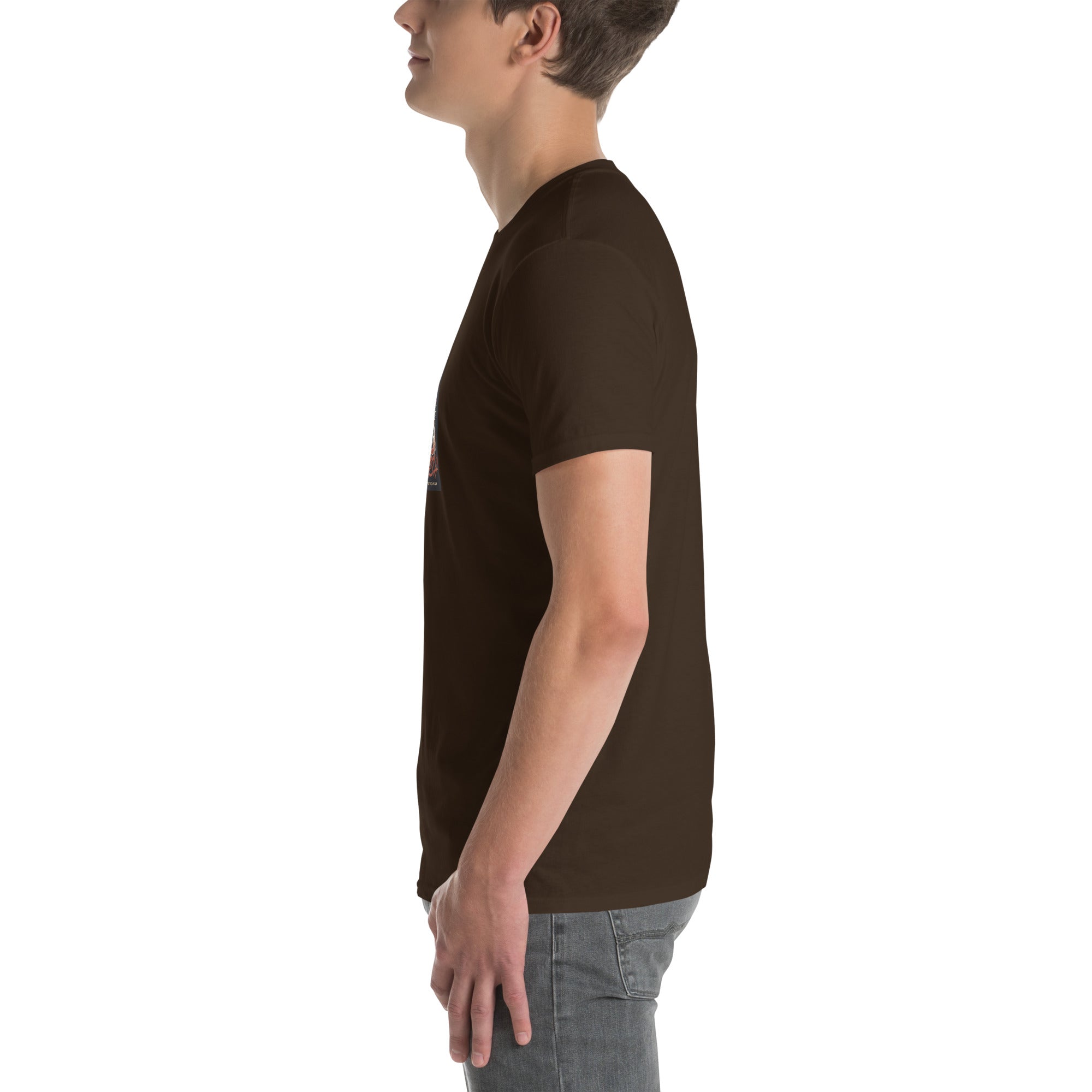 Dunkelbraunes unisex T-Shirt, Seitenansicht mit kurzem Ärmel.