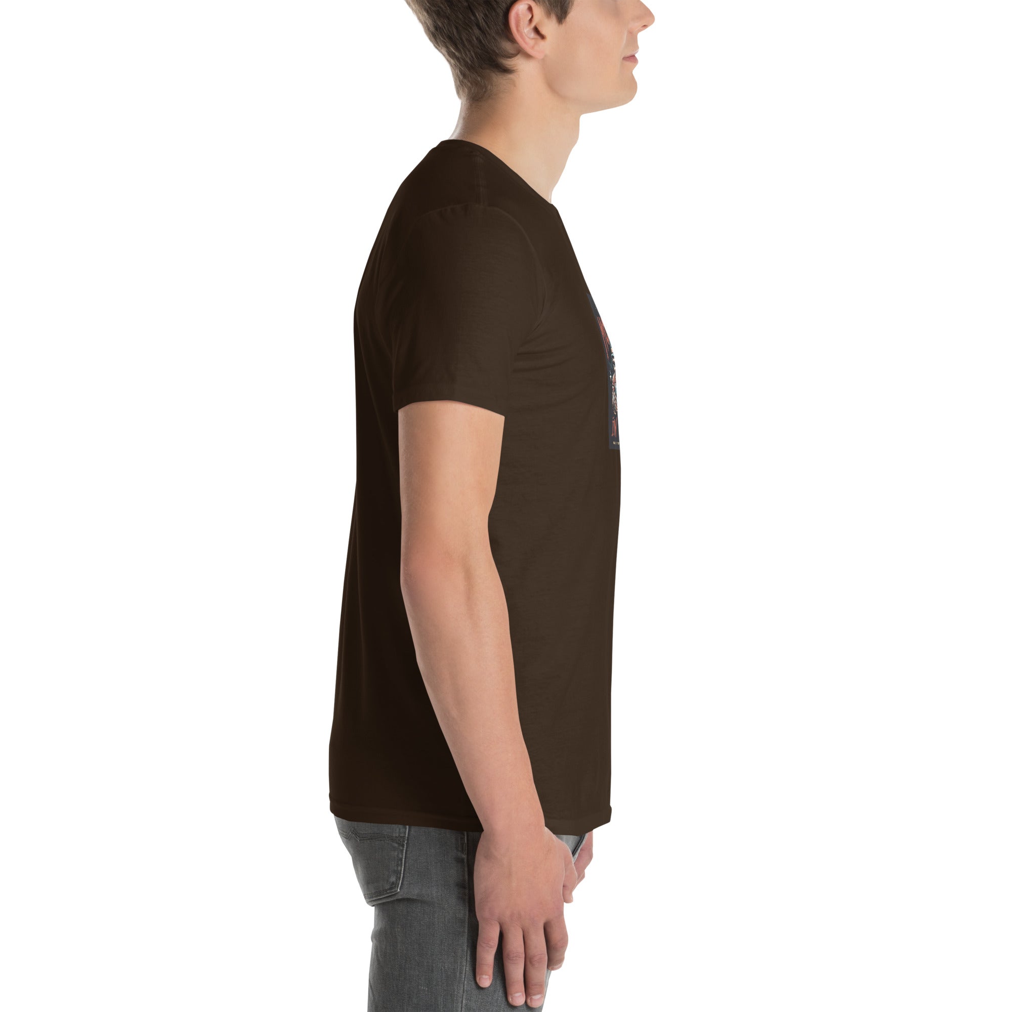 Dunkelbraunes unisex T-Shirt, Seitenansicht mit Rundhalsausschnitt und Kurzarm.