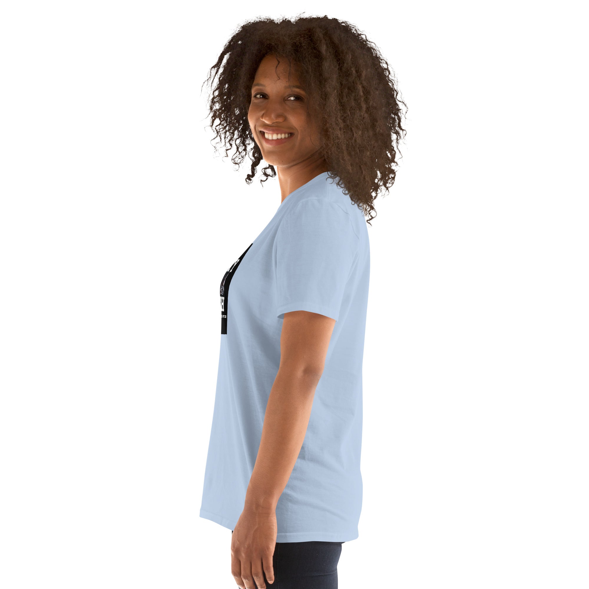Unisex T-Shirt hellblau, Seitenansicht mit Teil des Brustaufdrucks