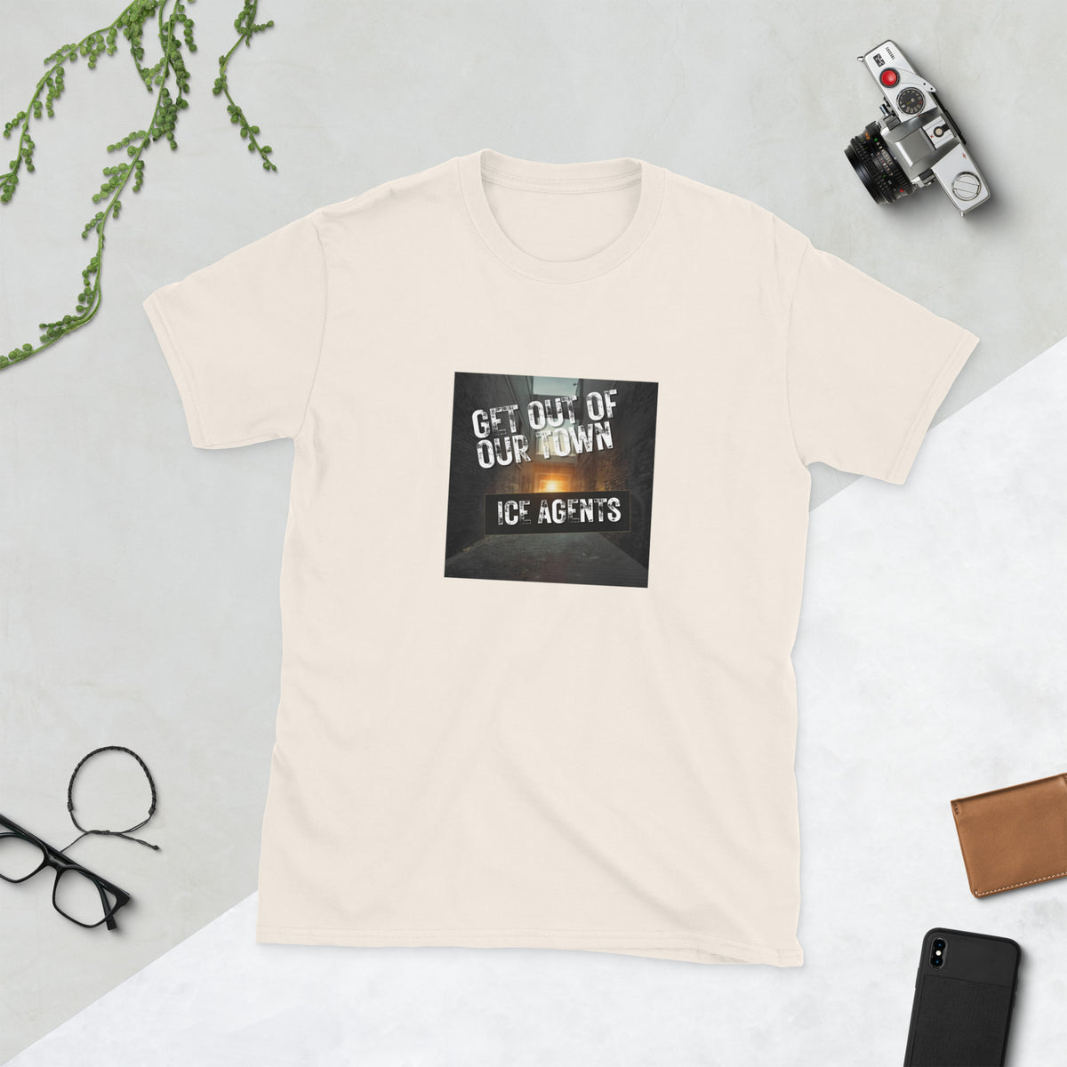 MIS Apparel streetwear T-shirt, natural with front square graphic