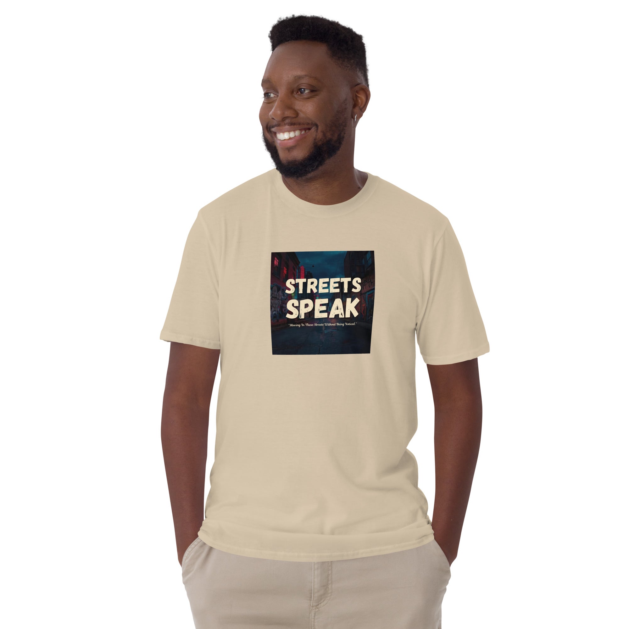 Streets Speaks T-shirt unisex manga corta color arena con estampado frontal