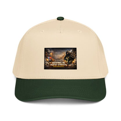 5-Panel Cap Natur/Dunkelgrün mit Front-Patch und zweifarbigem Schirm