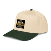 Unisex 5-panel cap in natural and dark green with front logo patch