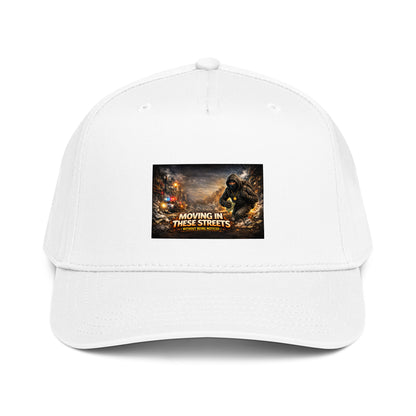 5-Panel Cap Weiß mit Front-Patch und farbiger Grafik