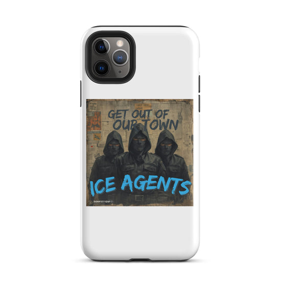 Funda rígida blanca para iPhone con texto “ICE AGENTS” y “GET OUT OF OUR TOWN”