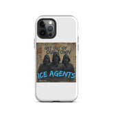 Funda blanca para iPhone con impresión “GET OUT OF OUR TOWN” sobre el gráfico de encapuchados