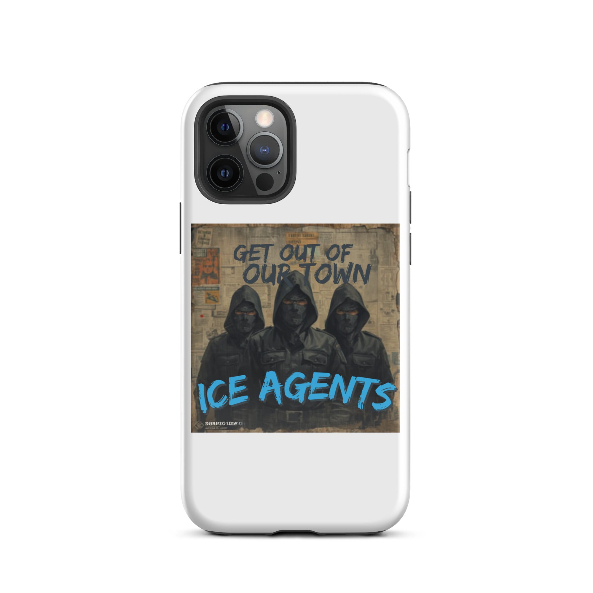 Funda blanca para iPhone con impresión “GET OUT OF OUR TOWN” sobre el gráfico de encapuchados