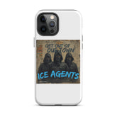 Funda blanca para iPhone con diseño visible de tres figuras y texto “ICE AGENTS”