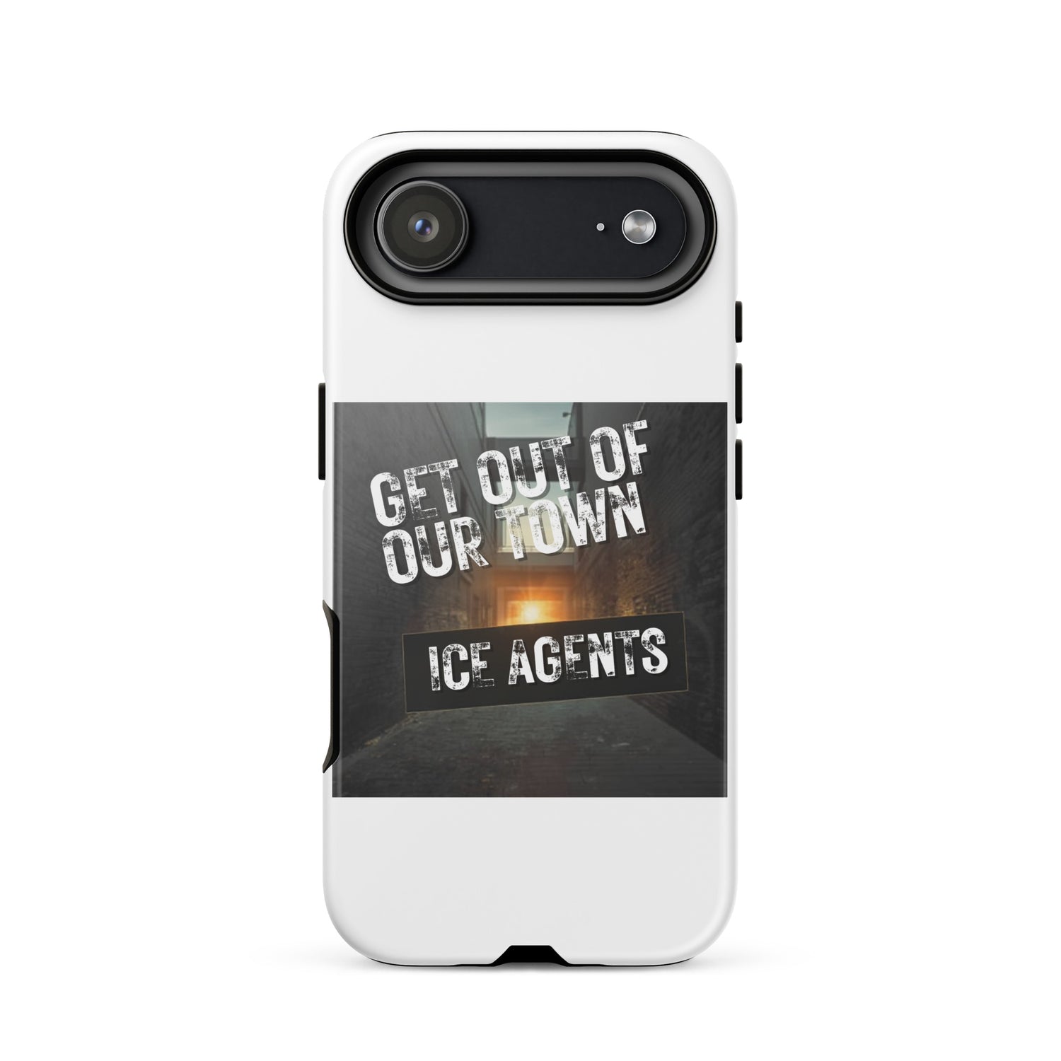 iPhone-Hülle von hinten: schwarze Kameraleiste, „Get Out of Our Town“ &amp; „Ice Agents“