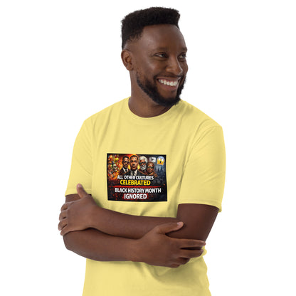 Gelbes Unisex-T-Shirt mit quadratischem Front-Print: „Black History Month Ignored“