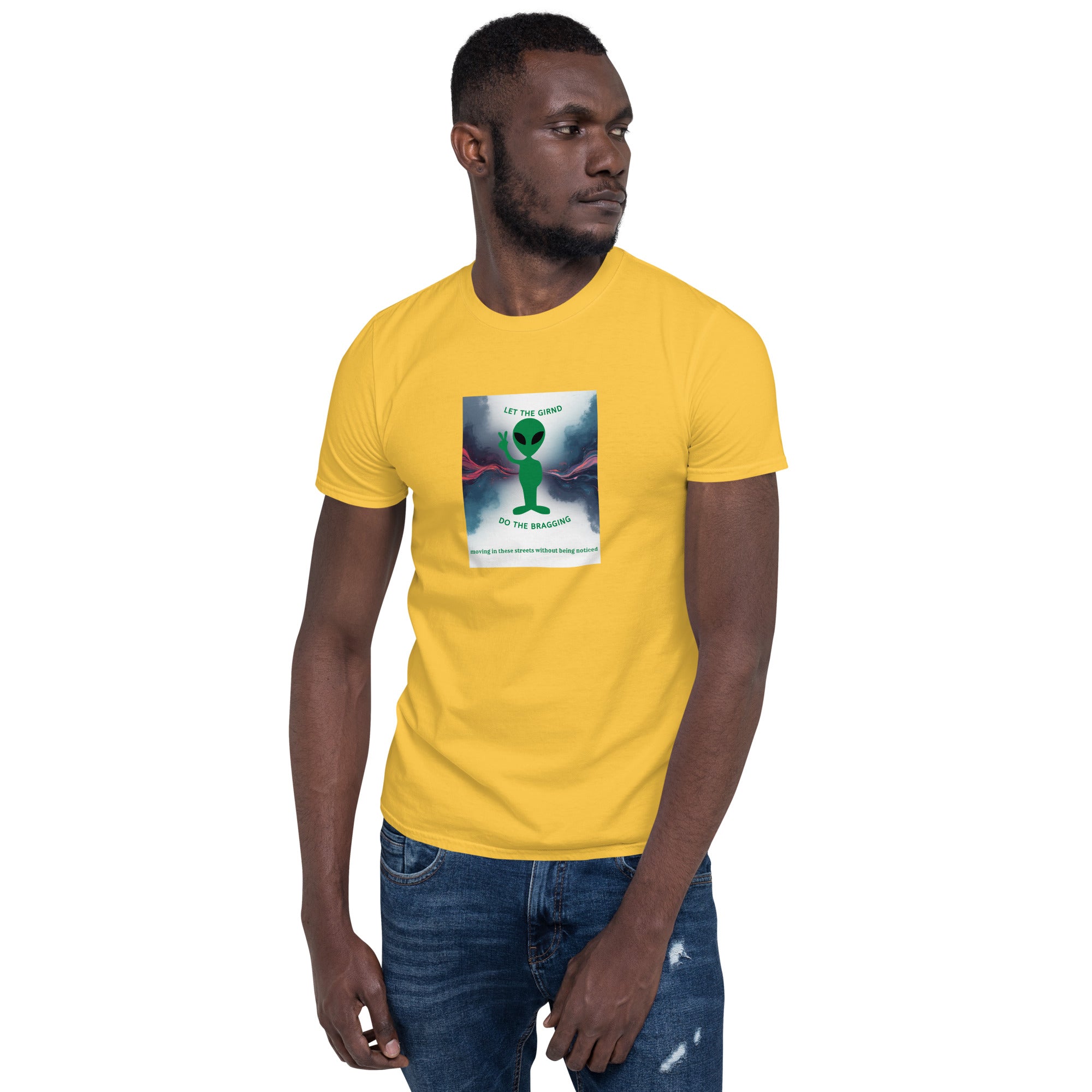 Let The Grind Do The Bragging T-Shirt, gelb, Front-Print in Quadratform