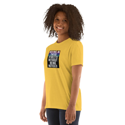 T-shirt unisexe jaune moutarde manches courtes, motif texte rectangulaire sur le devant