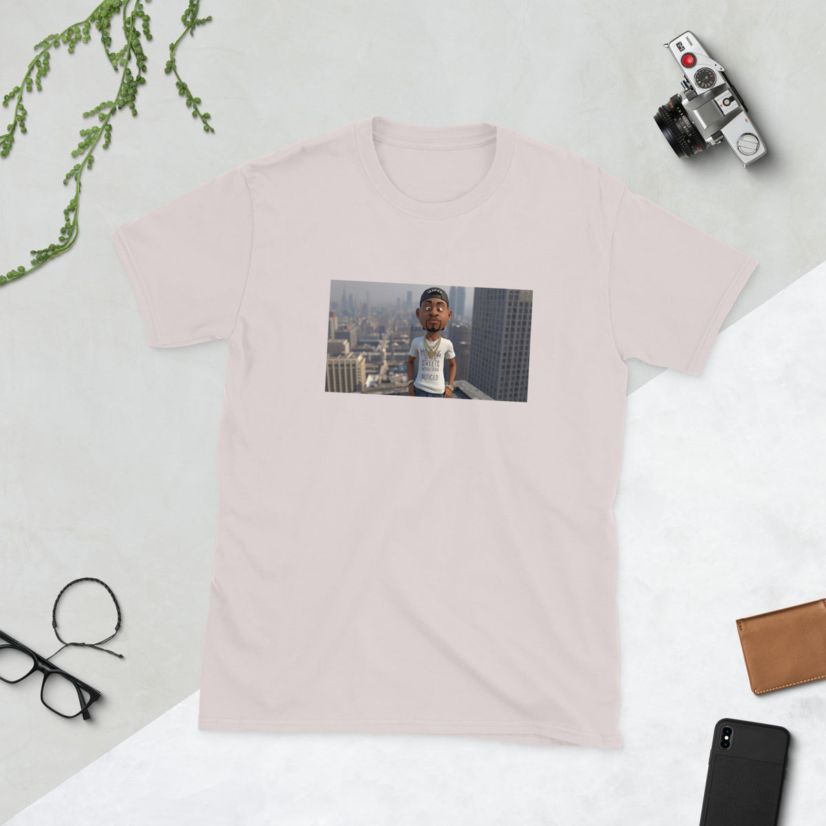 Light pink graphic T-shirt with front photo print, crew neck short sleeves