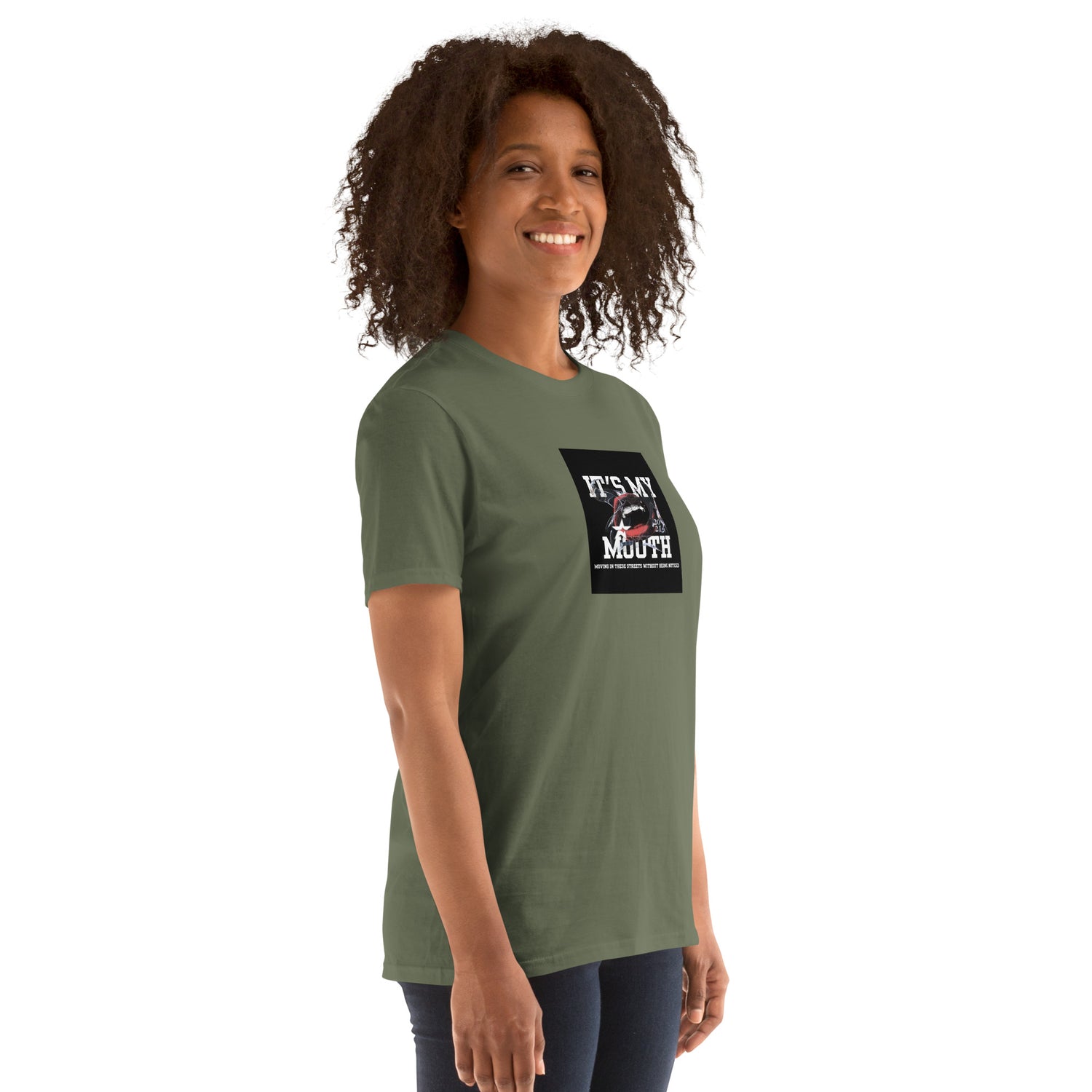 Camiseta unisex verde militar con estampado “IT&