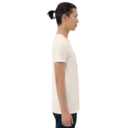 Cremefarbenes T-Shirt, Seitenansicht der Schulter und kurzen Ärmel