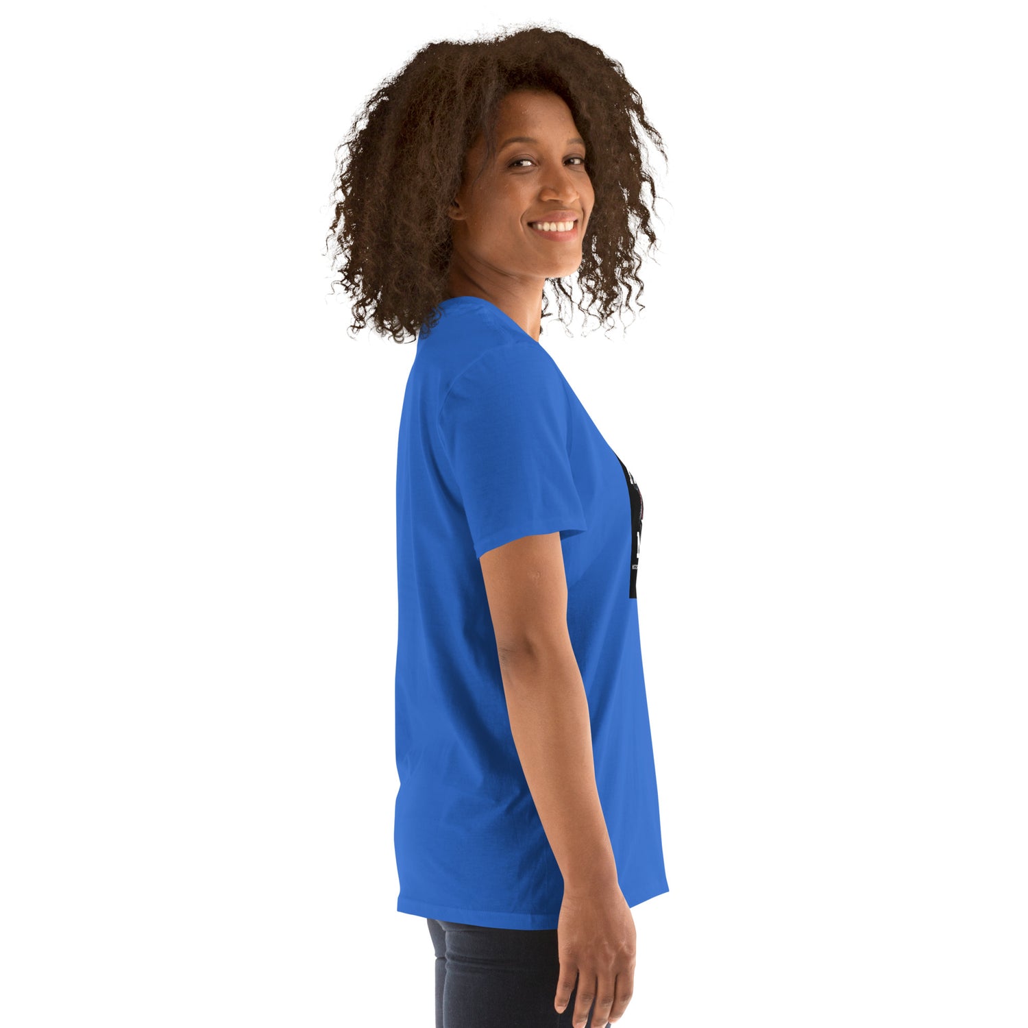 Camiseta unisex azul real, vista lateral, estampado parcial visible