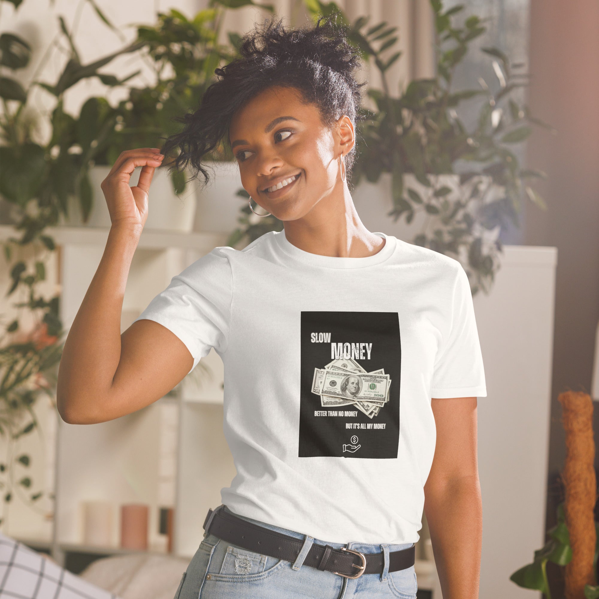 Weißes Unisex T-shirt mit „Slow Money“ Schriftzug im schwarzen Brustprint