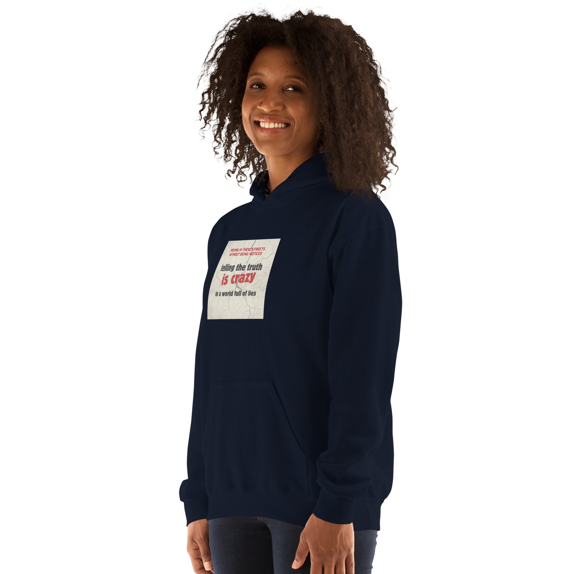 Sudadera azul marino con capucha y bolsillo canguro, estampado frontal